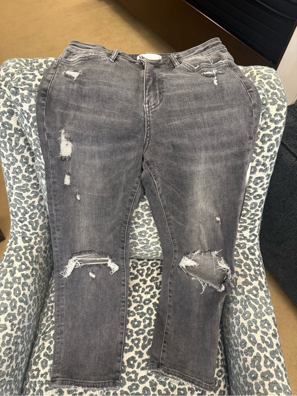 VERVET BY FLYING MONKEY Distressed Black-Grey Ankle Crop Jeans